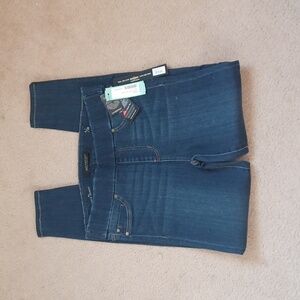 Women's Liverpool Skinny Jeans. NWT. Size 6